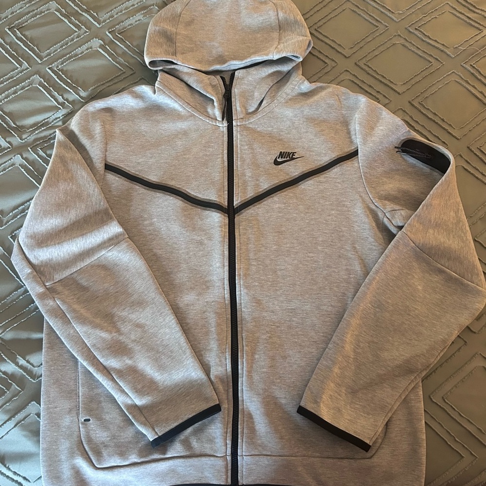 Nike Tech Performance Heather Gray Zip-Up Jacket